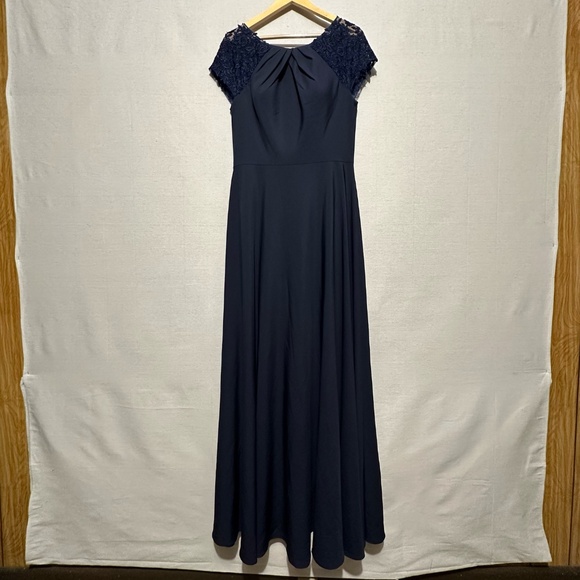 NWT La Femme Cap Sleeve Evening Gown - size 10 - Picture 4 of 8